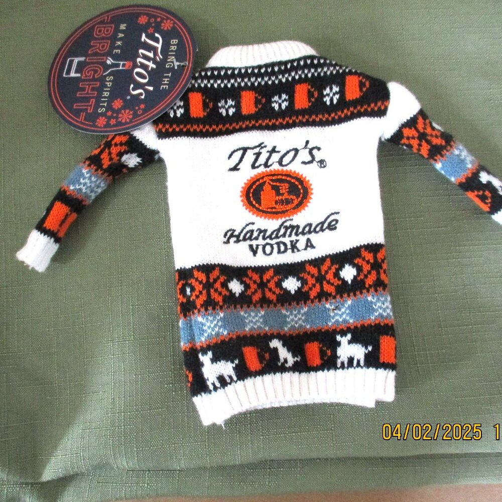 Tito’s Knitted Vodka Sweater Bottle Cover Coozie 1L Bottle Cover NWT